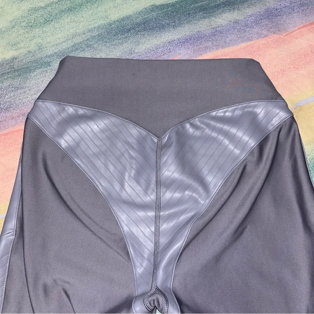 alo Airlift Winter Warm High-Waist Supermoto Leggings size L